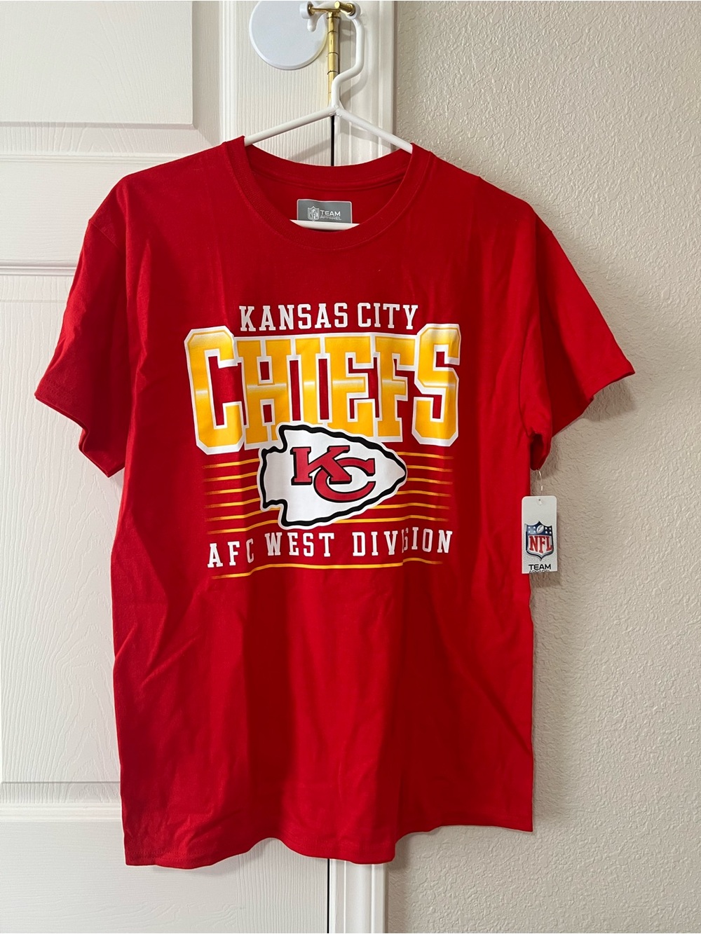 Kansas City Chiefs AFC West Division NFL Team Apparel T-Shirt Size Medium NWT